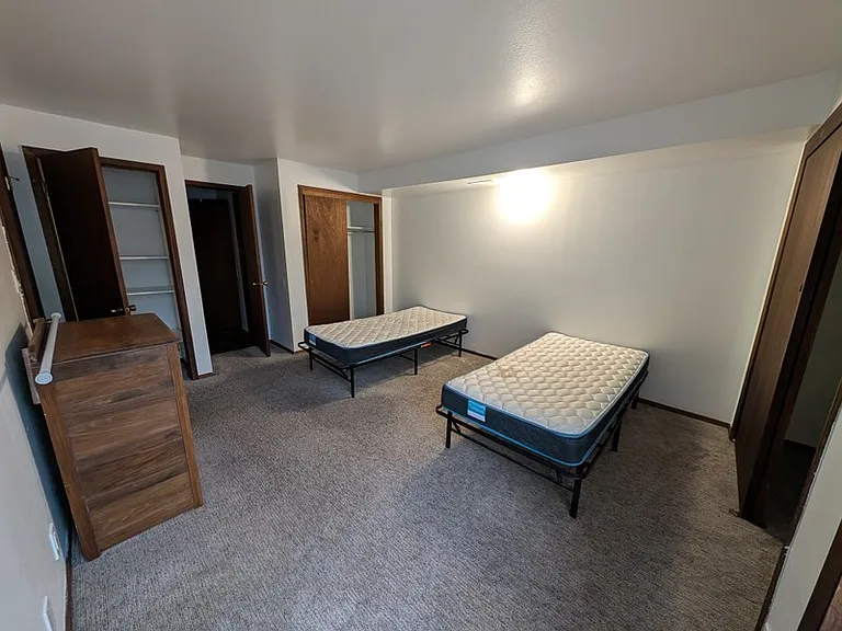1091 Country Hills Dr — Photo 11