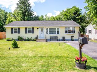 4 Amelia Dr, Schenectady, NY 12309