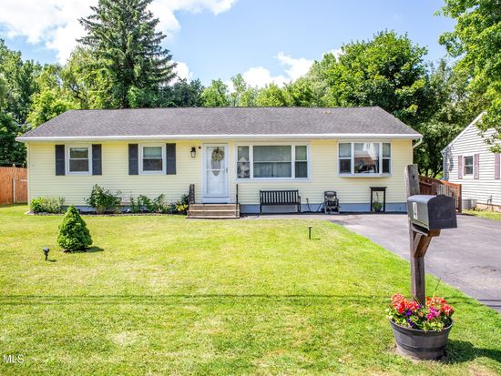 4 Amelia Drive, Schenectady, NY 12309