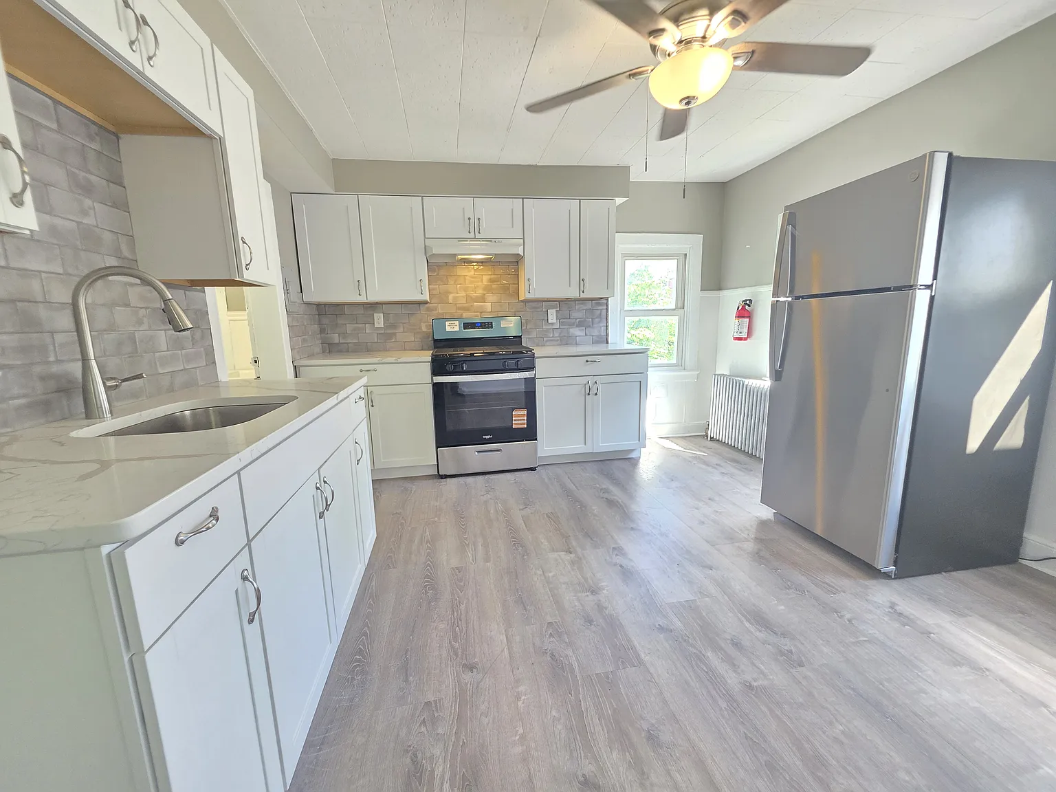 3 bed, $2,800 — Photo 2