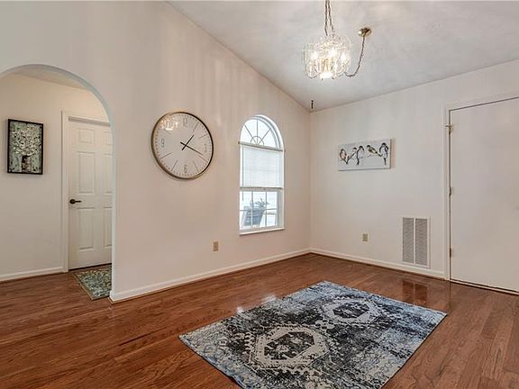 3rd image of 39 Blueberry Ln