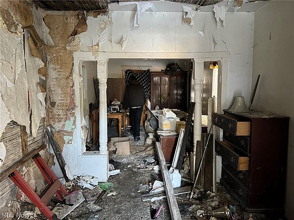 5th image of 5996 Engel Ave
