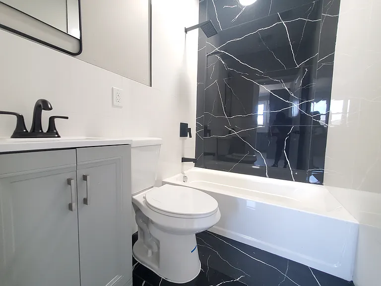 494 S 18th St #5 — Photo 6