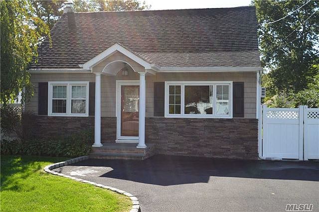 1st image of 70 Oaklawn Ave