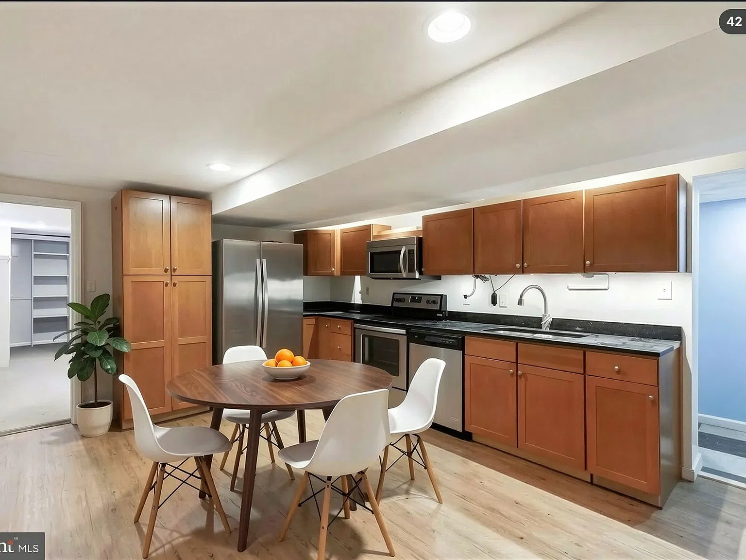1 bed, 910 sqft, $1,800 — Photo 3