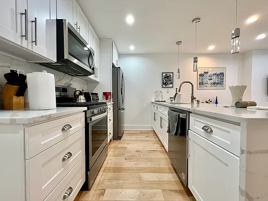 Rented by SERHANT. | media 7