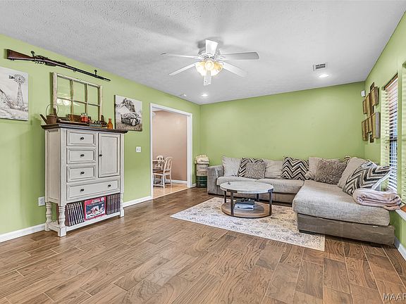 5th image of 206 Larry St