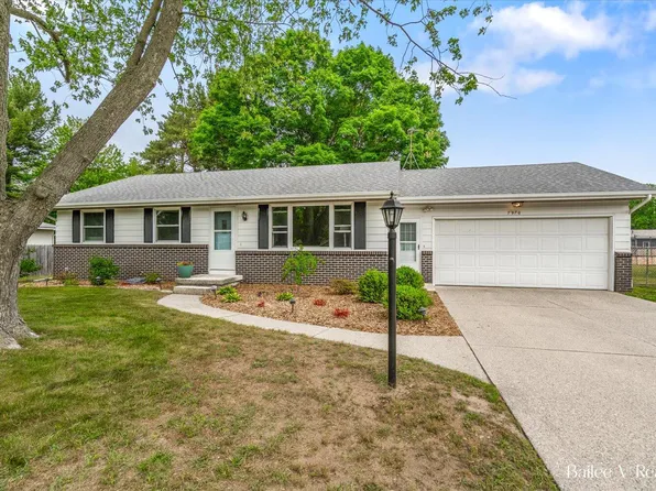 7970 Lamplight Dr, Jenison, MI 49428