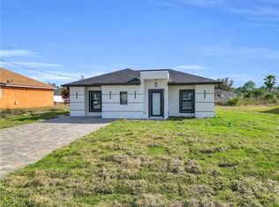 2607 41st St W, Lehigh Acres, FL 33971