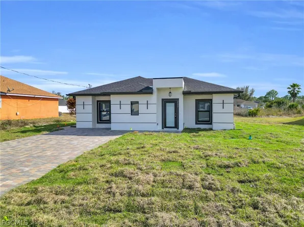 2607 41st St W, Lehigh Acres, FL 33971