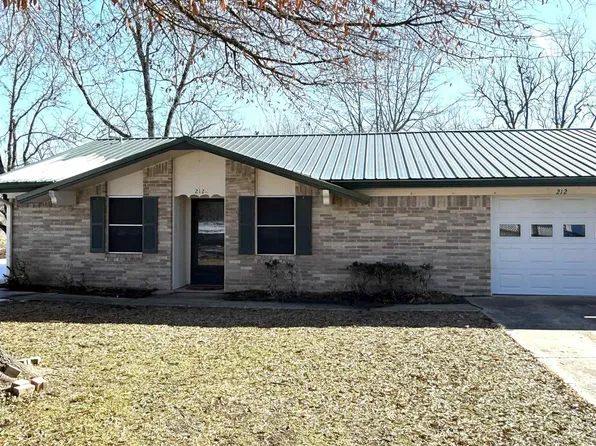 212 College St, Roxton, TX 75477