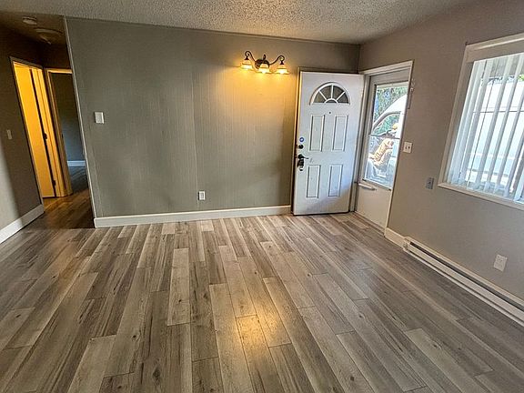4th image of 4033-4035 NE Mallory Ave