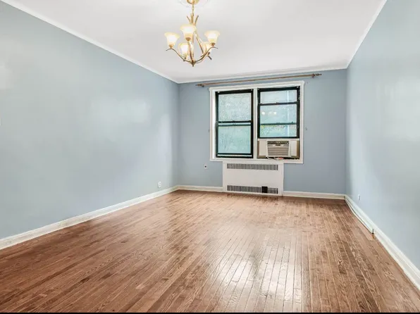 69-40 Yellowstone Boulevard image 7 of 21