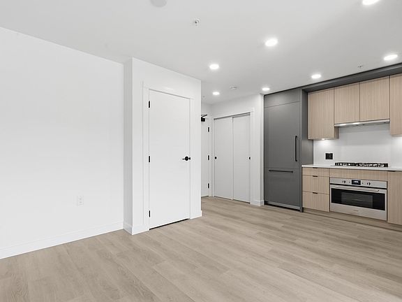 4th image of 2268 Broadway E #507