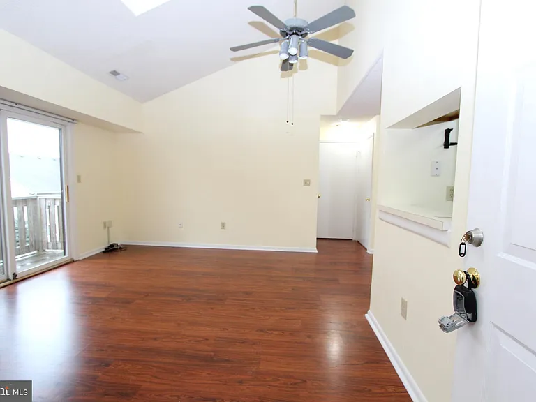 5012 Ravens Crest Dr — Photo 2