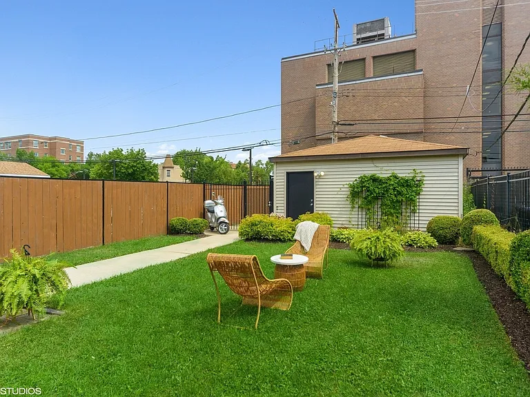 2041 W Warren Blvd #A — Photo 12