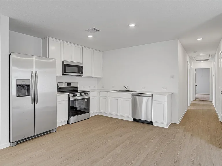 390 Lucia Way — Photo 9