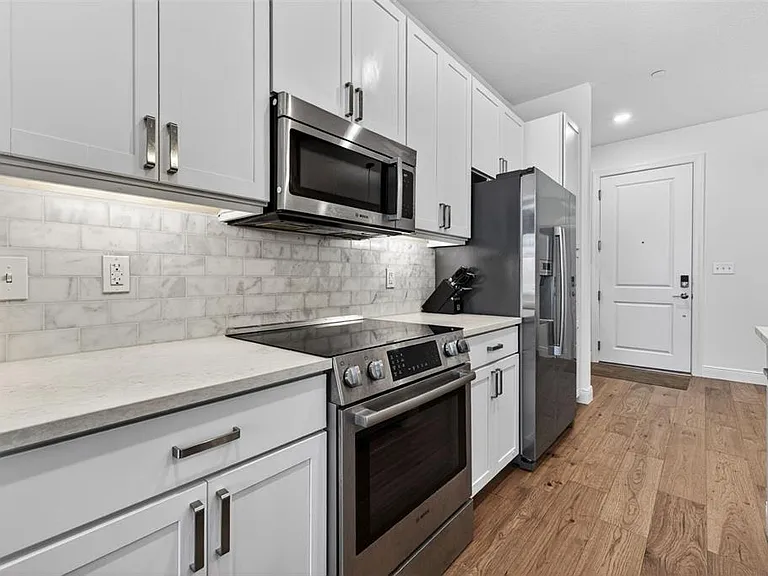 644 3rd Ave S #202 — Photo 4