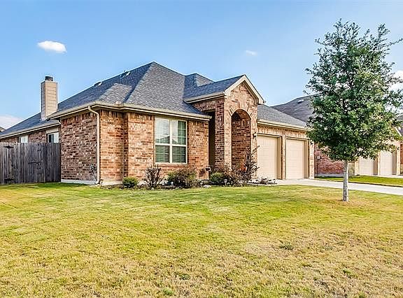 3rd image of 210 Plantation Dr