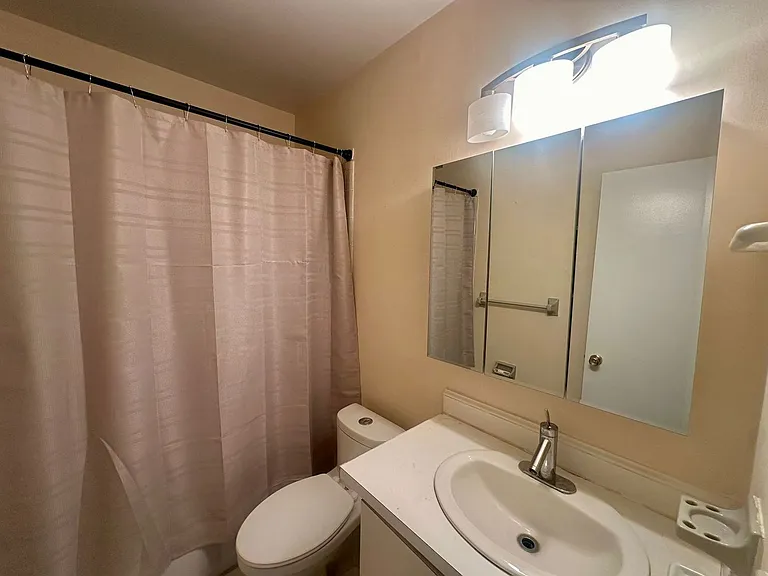 2170 NE 51st Ct #B25 — Photo 11