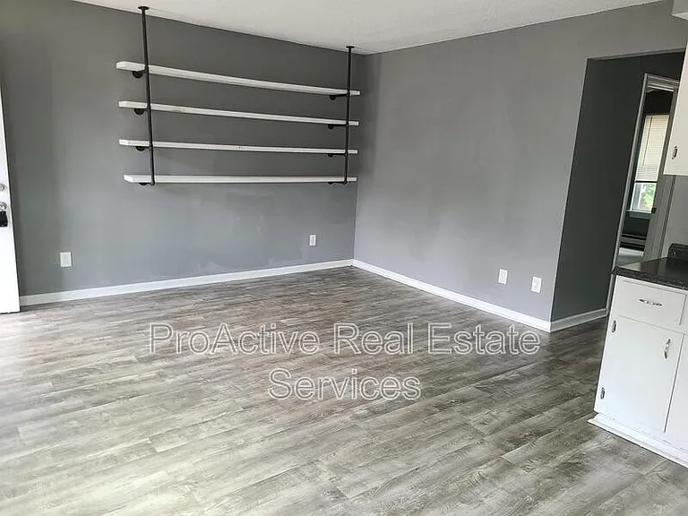 812 W 27th St #1 — Photo 4