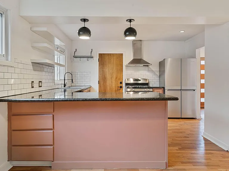 6358 NE 37th Ave — Photo 9