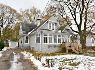 310 McHenry Ave, Woodstock, IL 60098