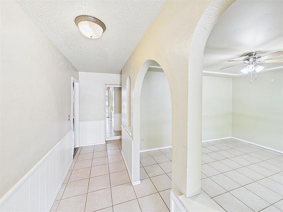4th image of 2332 Lindenwood Ln