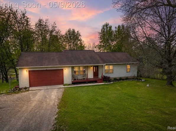 11119 Garrett Dr, Fowlerville, MI 48836