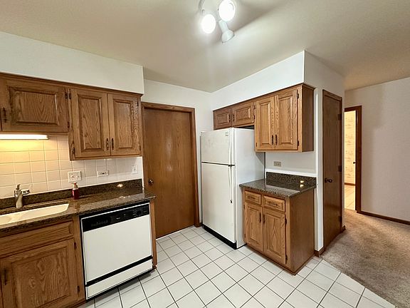 5th image of 17831 Maryland Ct