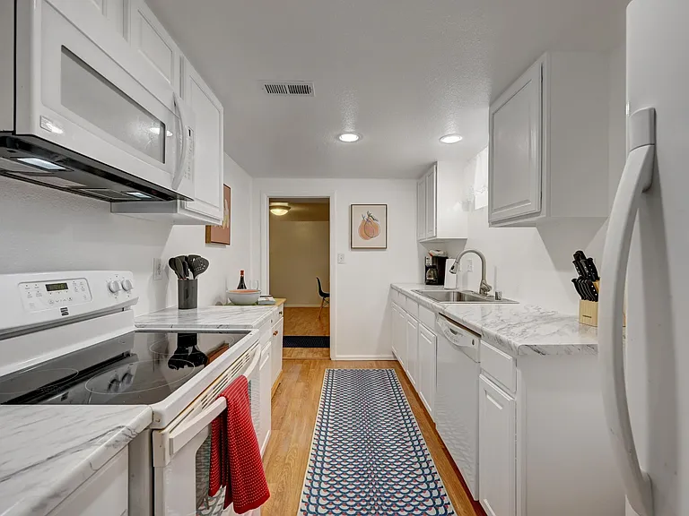Full Kitchen With Everything That You Need!