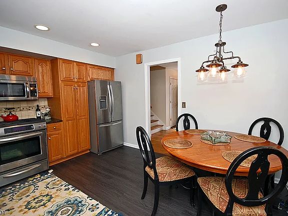 5th image of 16 Deerfield Rd