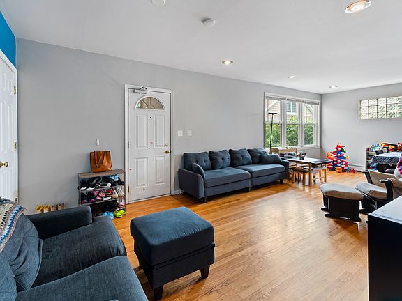 4th image of 1536 W Pratt Blvd APT 3D