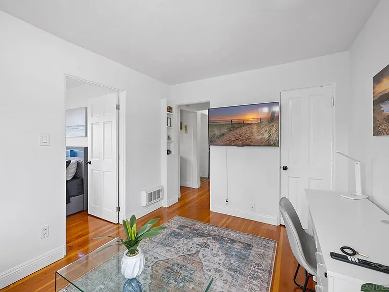 1315 Cave St — Photo 5