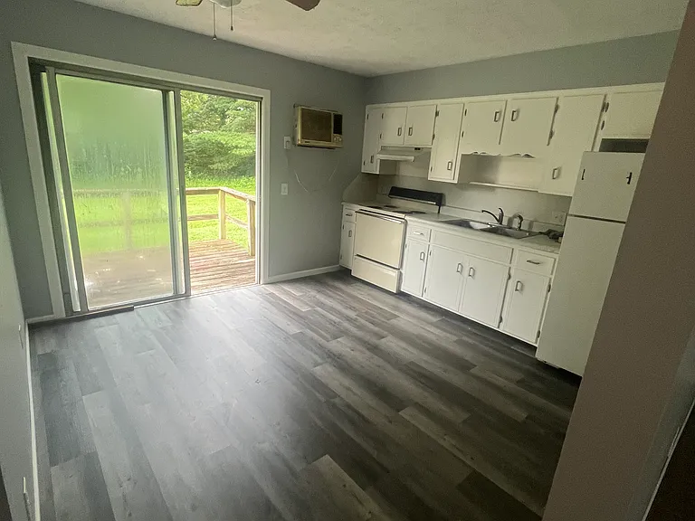 1320 Richvale Rd — Photo 2