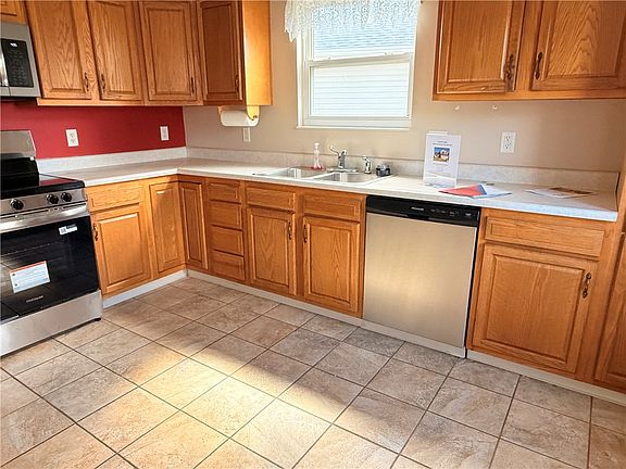 3rd image of 2365 Murphy Ln W