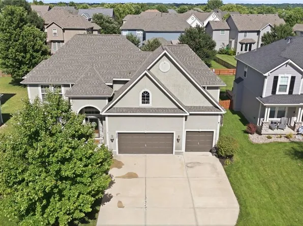 5537 Aminda St, Shawnee, KS 66226