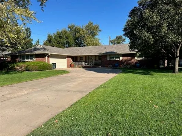 4210 Falcon Dr, Great Bend, KS 67530