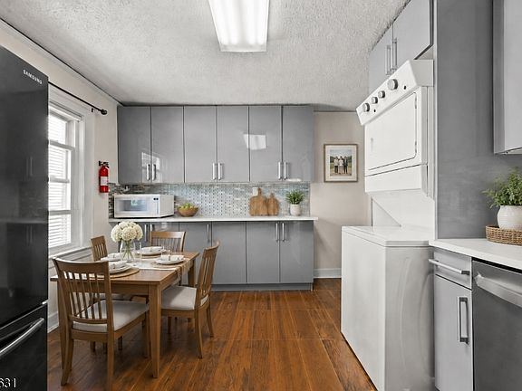 2nd image of 22 Meeker Pl Unit B