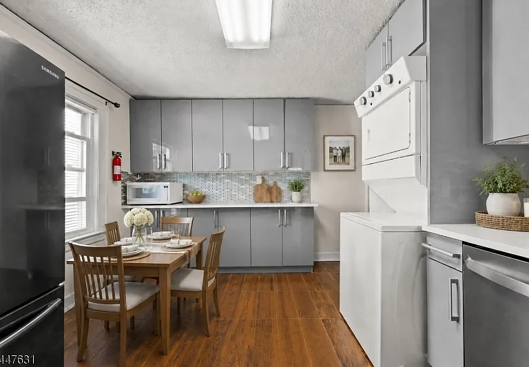 22 Meeker Pl — Photo 2