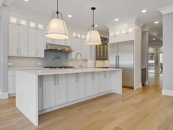5th image of 2654 W Cortland St