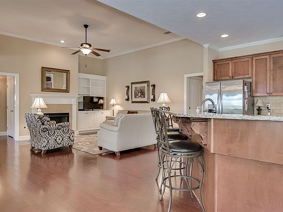 4th image of 4202 Amberley Dr