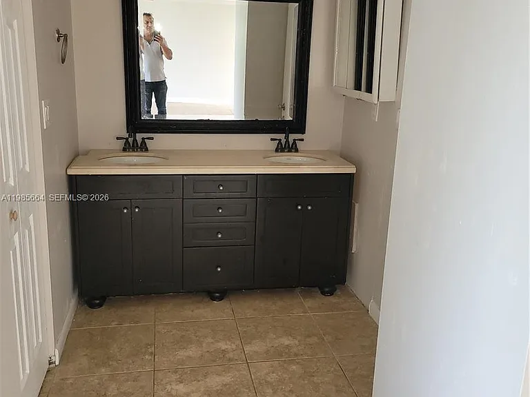 14389 Kendale Lakes Cir #14389 — Photo 14