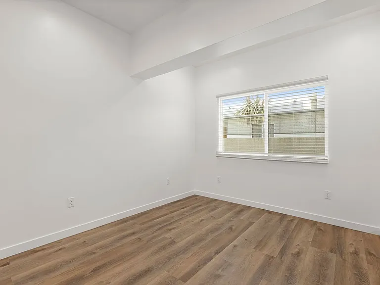1537 Centinela Ave — Photo 14