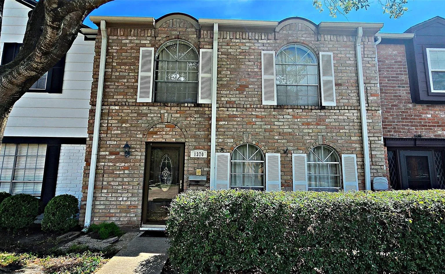 4 bed, 3.0 bath, 2256 sqft, $2,200 — Photo 1