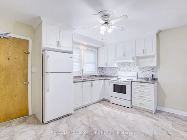 855 Simcoe St N #3, Oshawa, ON L1G 4W1