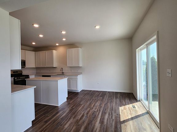 5th image of 10920 Illinois Dr