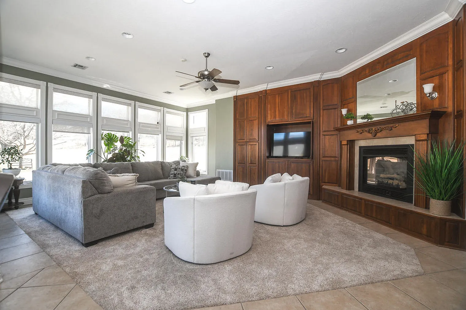 5 bed, 3.0 bath, 4650 sqft, $4,588 — Photo 3