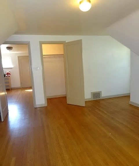 5009 16th Ave NE — Photo 2
