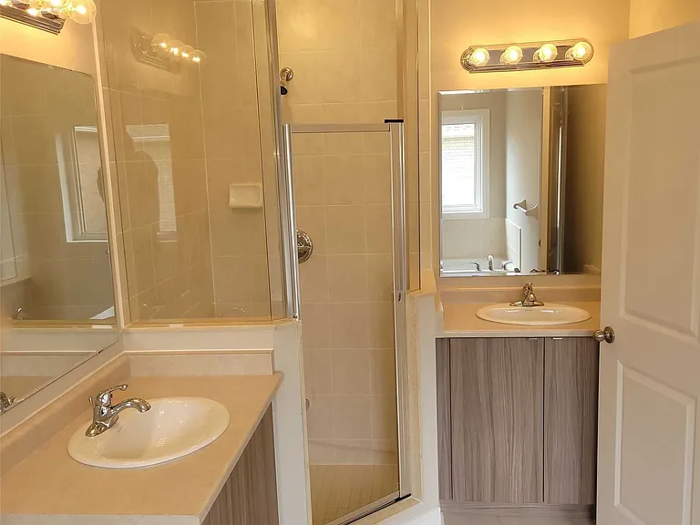 113 Finegan Cir — Photo 16